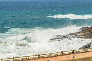 Montañas de agua en la costa de Telde (Foto Antonio Rico)